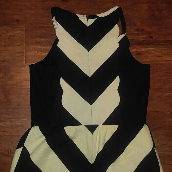 Judith March Chevron Dress - Picture 4 of 4